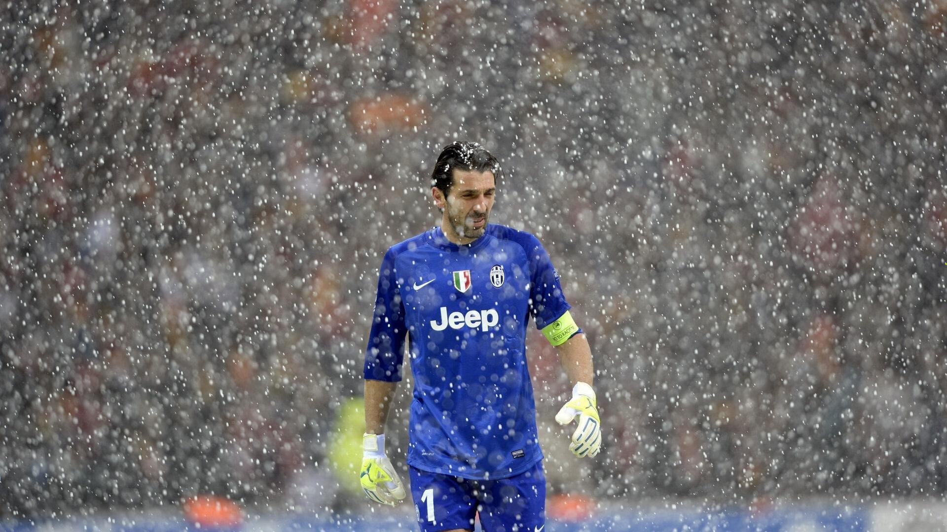 足坛震撼!天价转会刷新纪录,超级巨星加盟豪门引热议