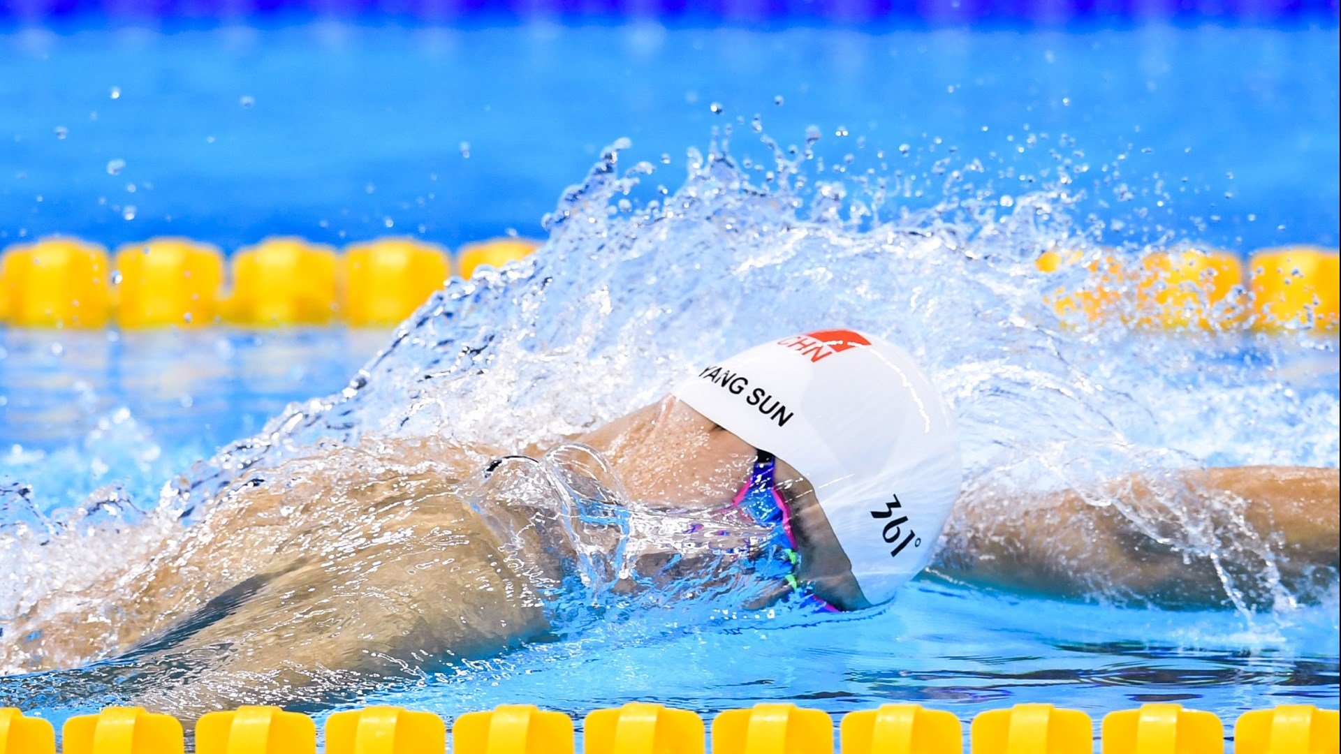 纳达尔鏖战五盘惊险晋级 法网卫冕之路再进一步