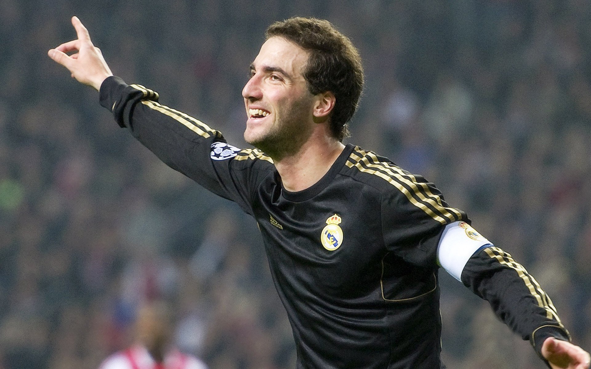 王者荣耀世界冠军杯落幕,中国战队再夺桂冠,电竞热潮席卷全球